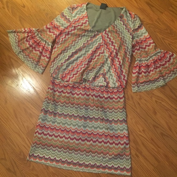 60’s Inspired Bell Sleeve Zig Zag Pattern Dress - Picture 1 of 10